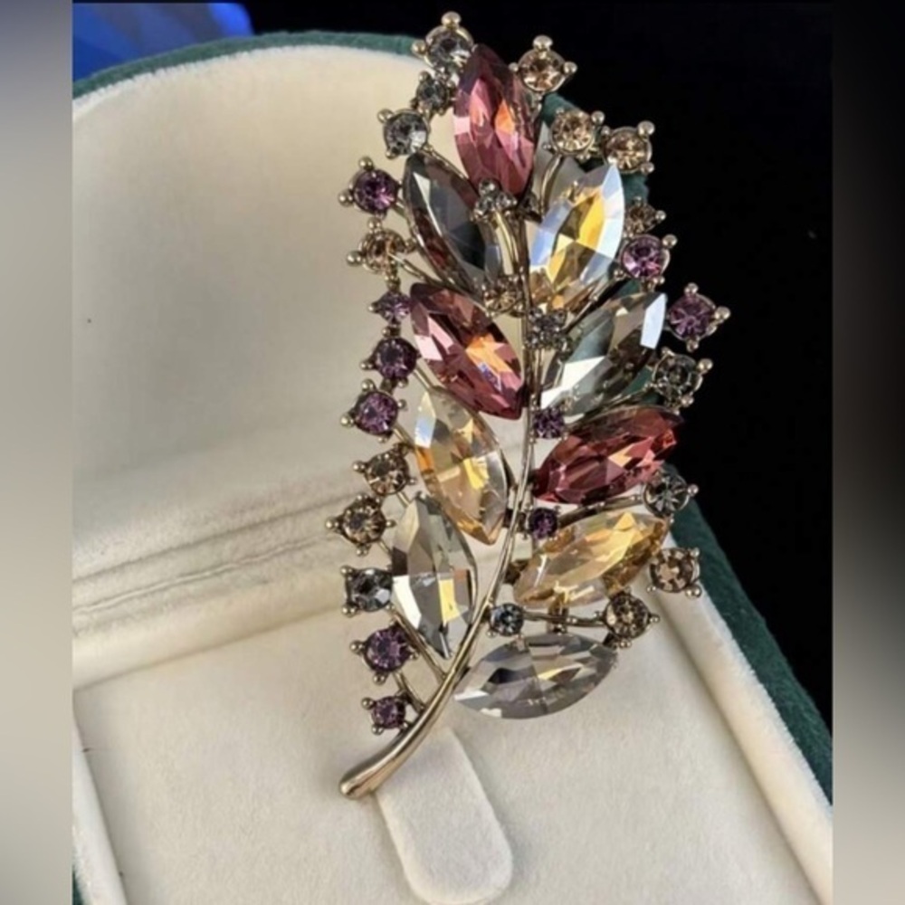 ✨NEW Elegant Multicolor Leaf Celestial Majestic Brooch